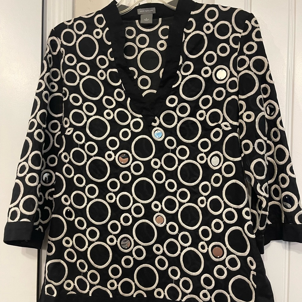Ann Taylor Black and White Circle Pattern Blouse